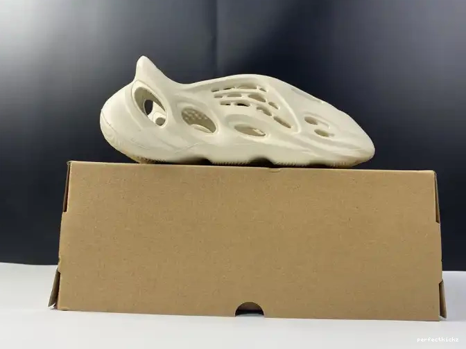 Foam RNNR FY4567 Sand Adidas Yeezy 0508